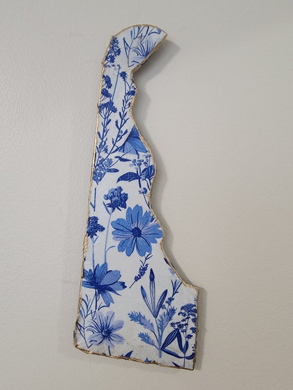 Handmade modge-podge Delaware magnet